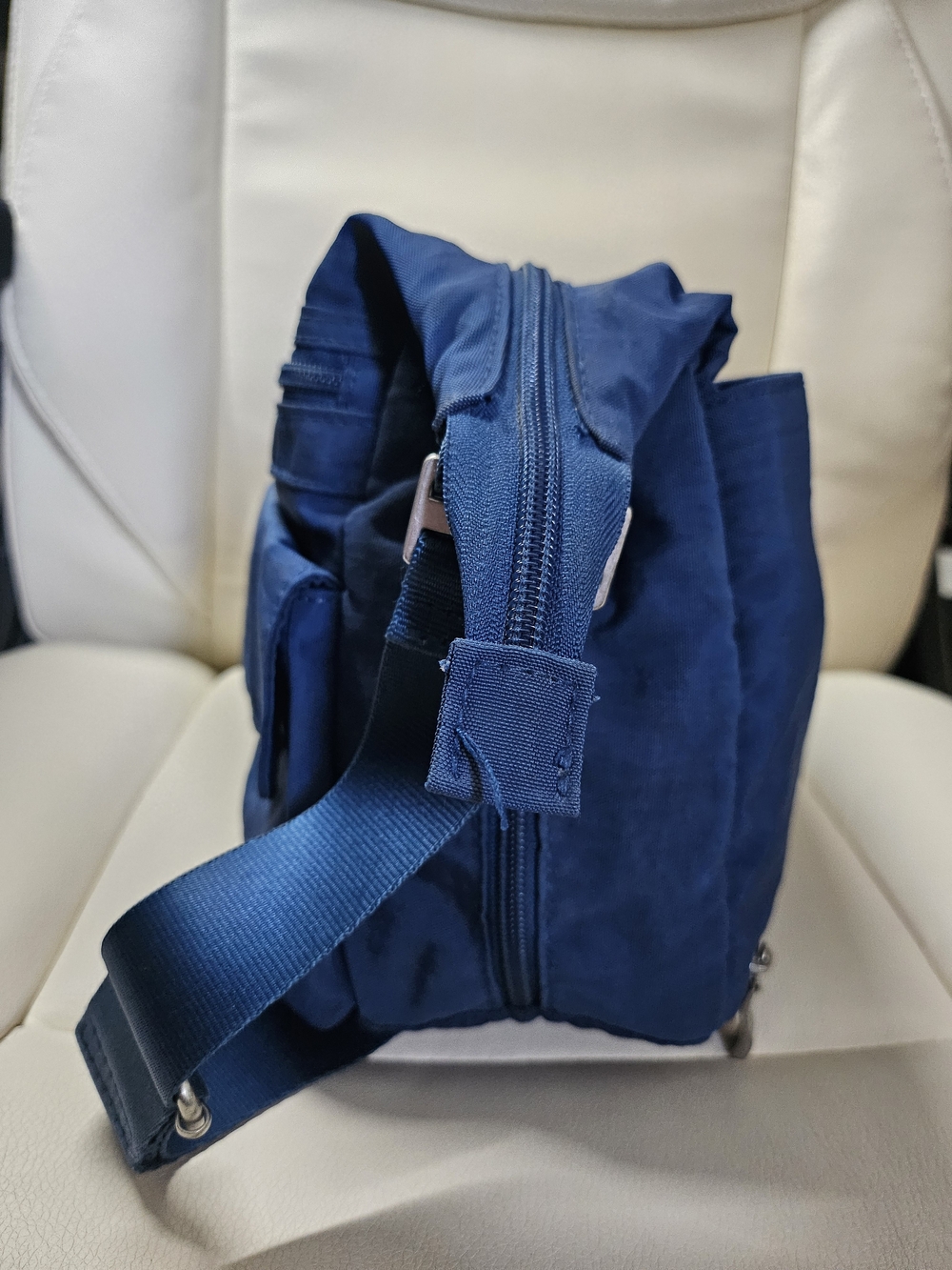 Baggallini Deep Blue Crossbody with Matching Wristlet - Picture 5 of 16